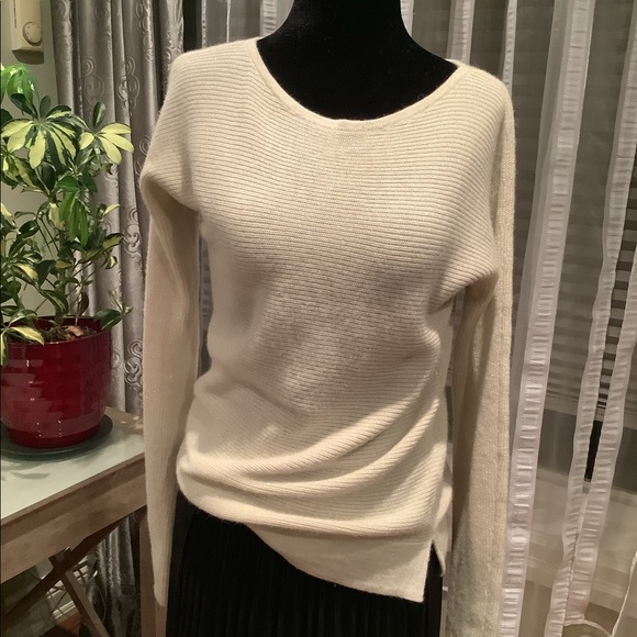 Hugo Boss wool sweater - Picture 2 of 6